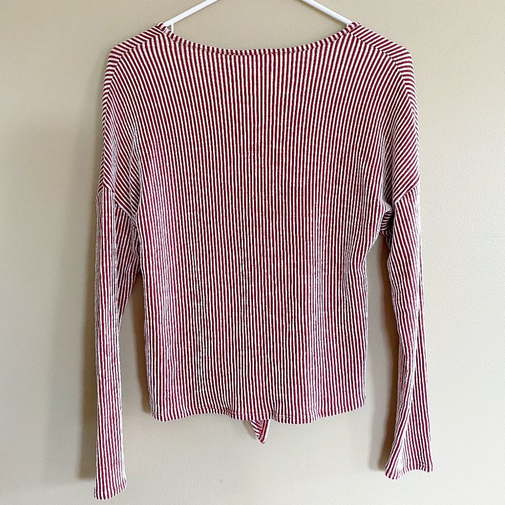 caution to the wind vertical stripe LS vneck top - Picture 4 of 4